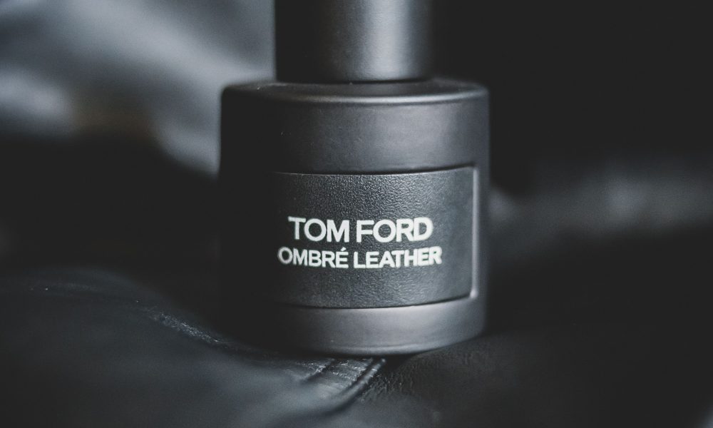 Perfume oscuro de diseño sobrio para comparar perfiles unisex