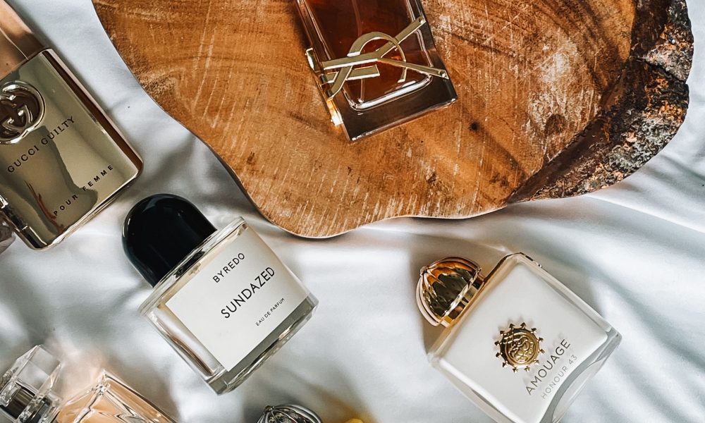 Colección elegante de perfumes para guía de perfumería de nicho